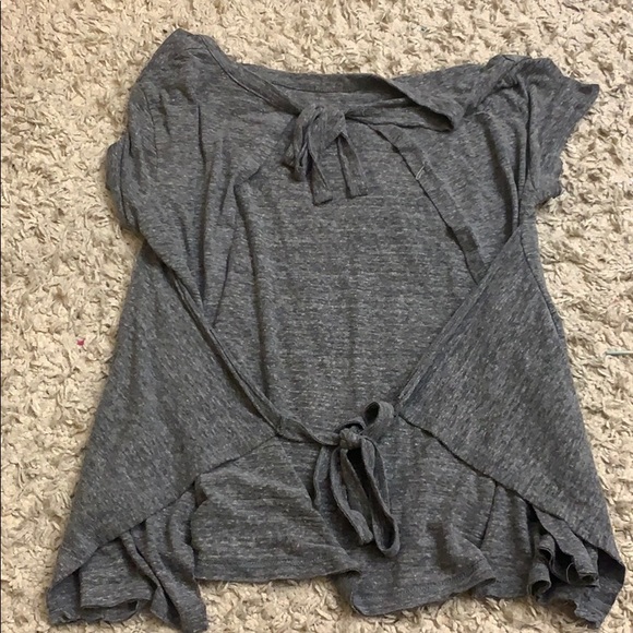 Cute gray open tie back shirt - Picture 2 of 2